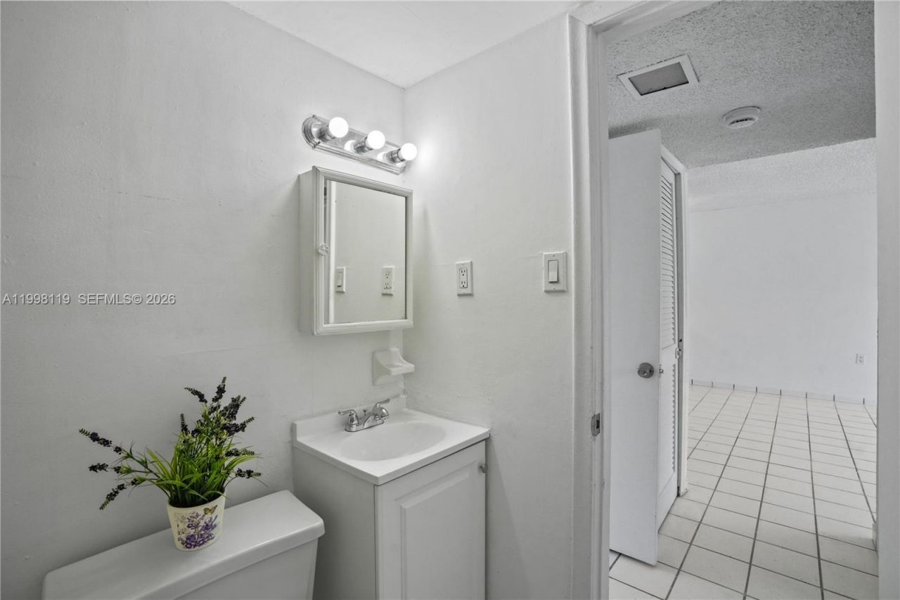 461 SW 7th St, Unit 5, Miami, FL 33130 Photo