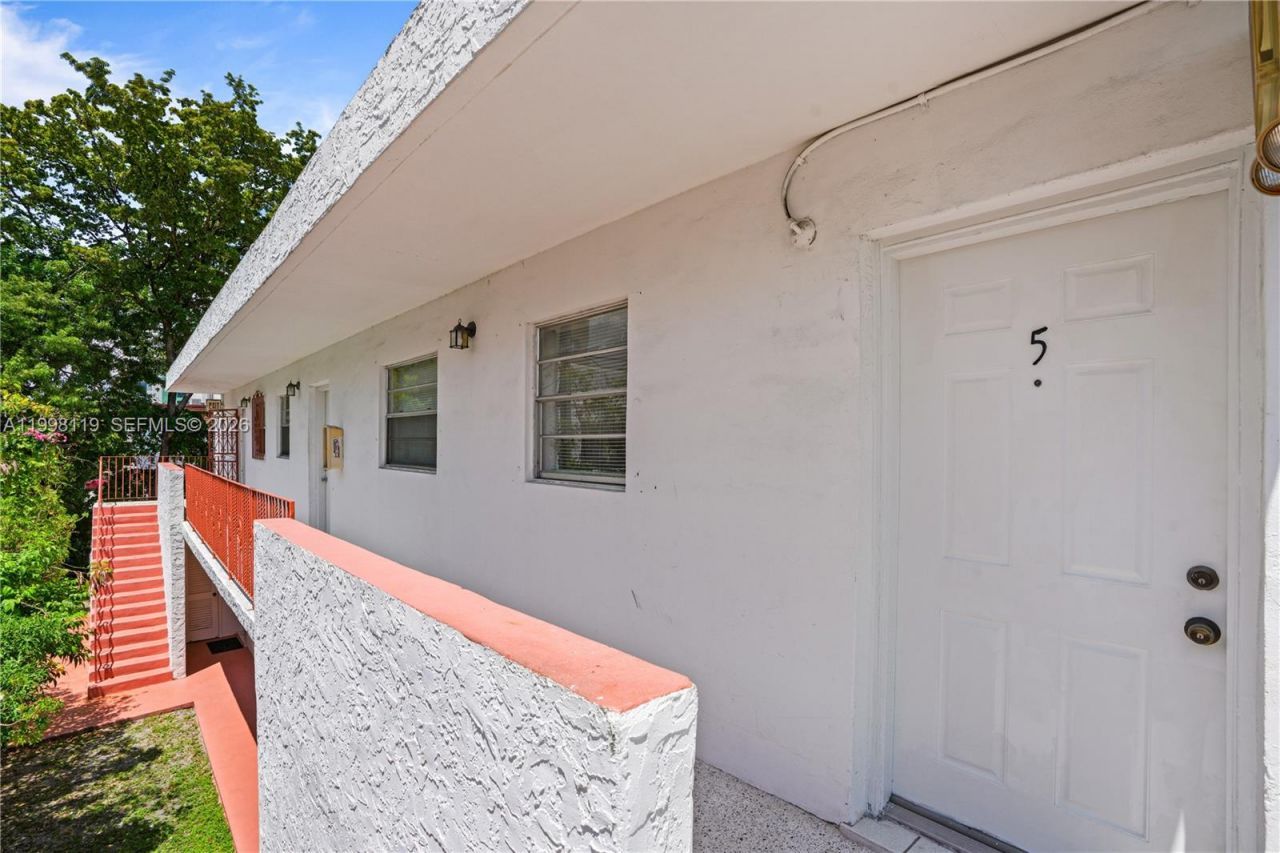 461 SW 7th St, Unit 5, Miami, FL 33130 Photo