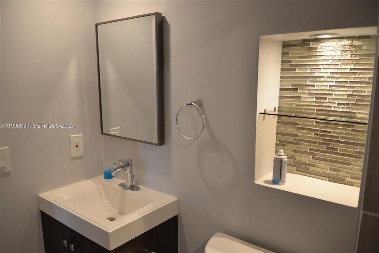 8695 NW 6th Ln, Unit 2-212, Miami, FL 33126 Photo