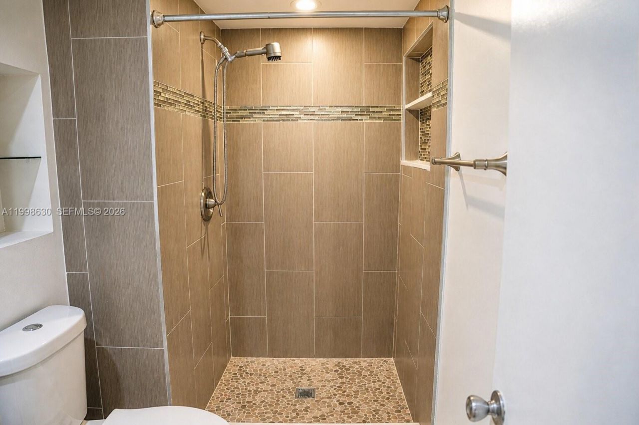 8695 NW 6th Ln, Unit 2-212, Miami, FL 33126 Photo