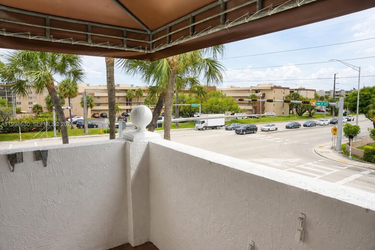 8695 NW 6th Ln, Unit 2-212, Miami, FL 33126 Photo