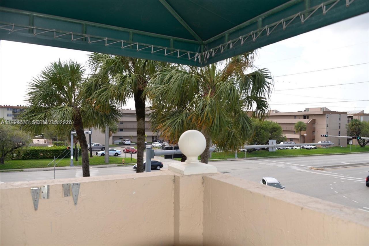 8695 NW 6th Ln, Unit 2-212, Miami, FL 33126 Photo