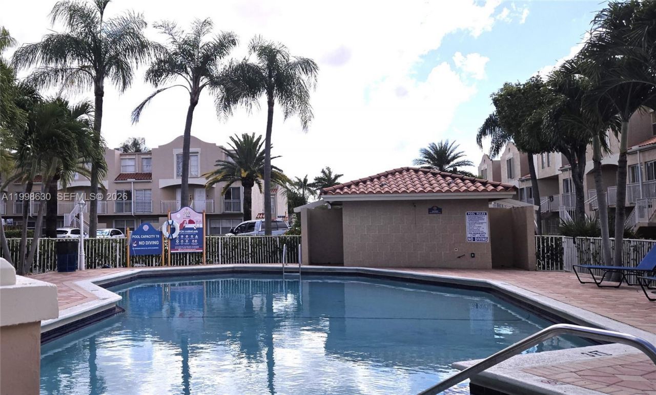 8695 NW 6th Ln, Unit 2-212, Miami, FL 33126 Photo