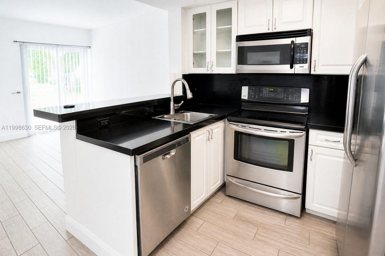 8695 NW 6th Ln, Unit 2-212, Miami, FL 33126 Photo