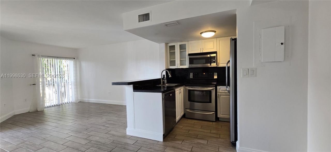 8695 NW 6th Ln, Unit 2-212, Miami, FL 33126 Photo