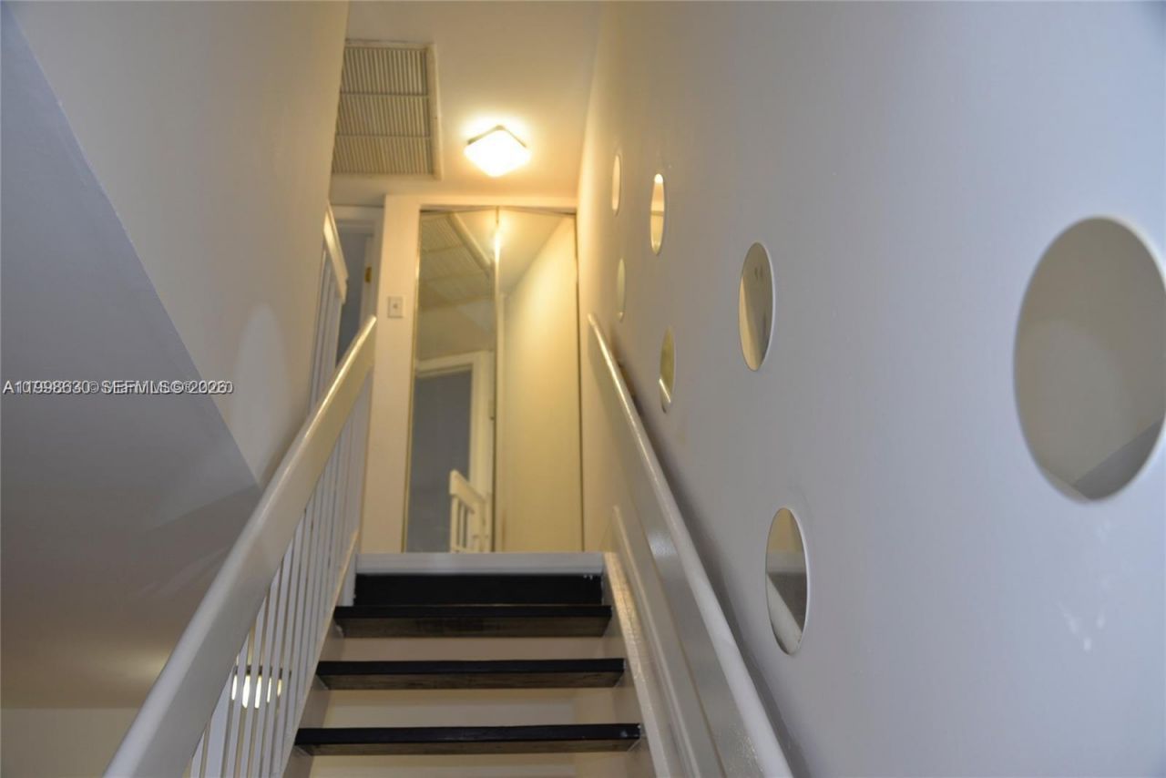 8695 NW 6th Ln, Unit 2-212, Miami, FL 33126 Photo