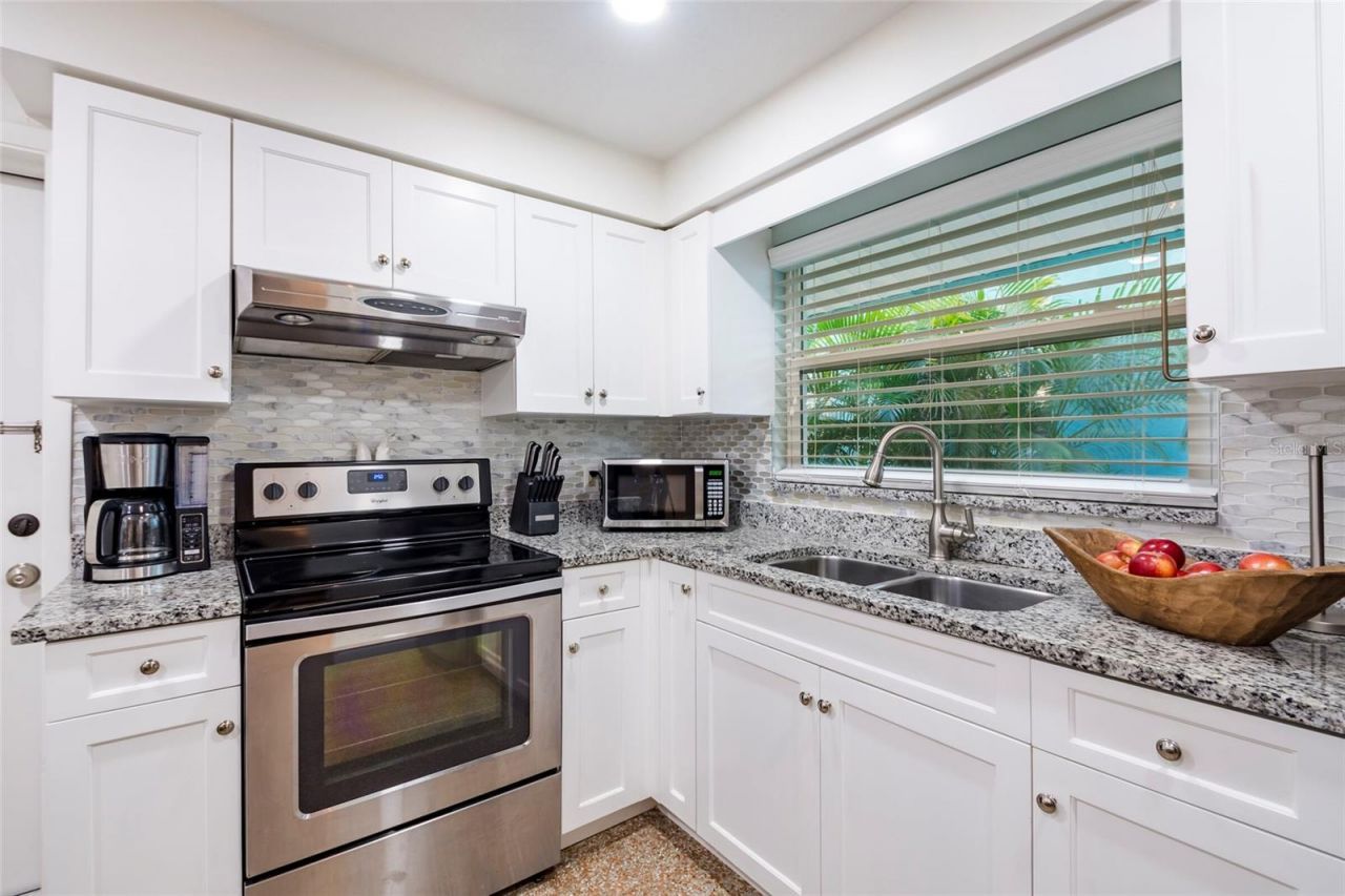 107 Pine Avenue, Anna Maria, FL 34216 Photo