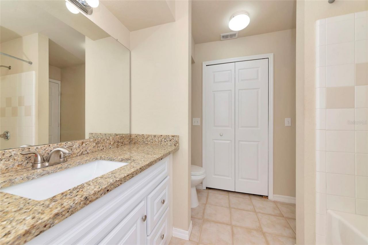 5560 Rosehill Road, Unit 201, Sarasota, FL 34233 Photo