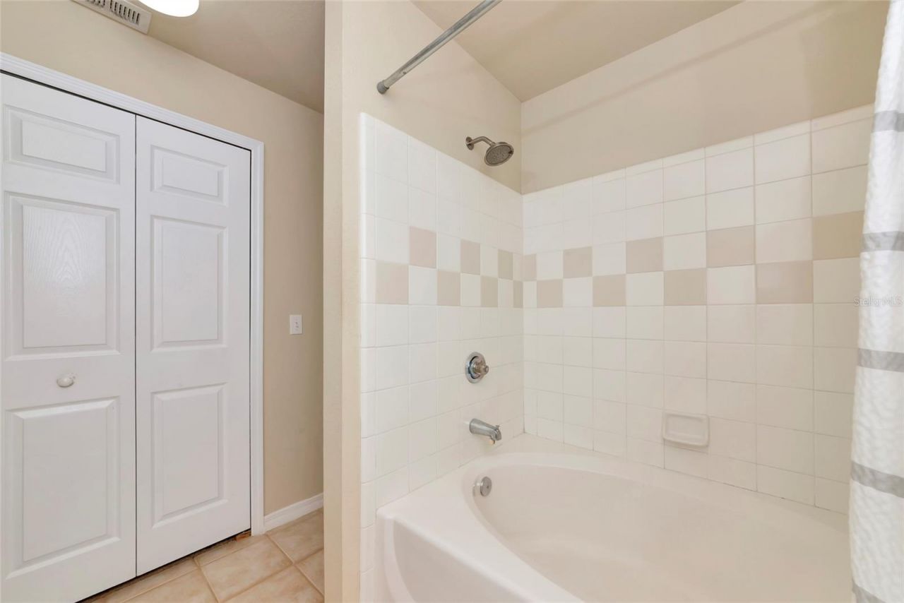 5560 Rosehill Road, Unit 201, Sarasota, FL 34233 Photo