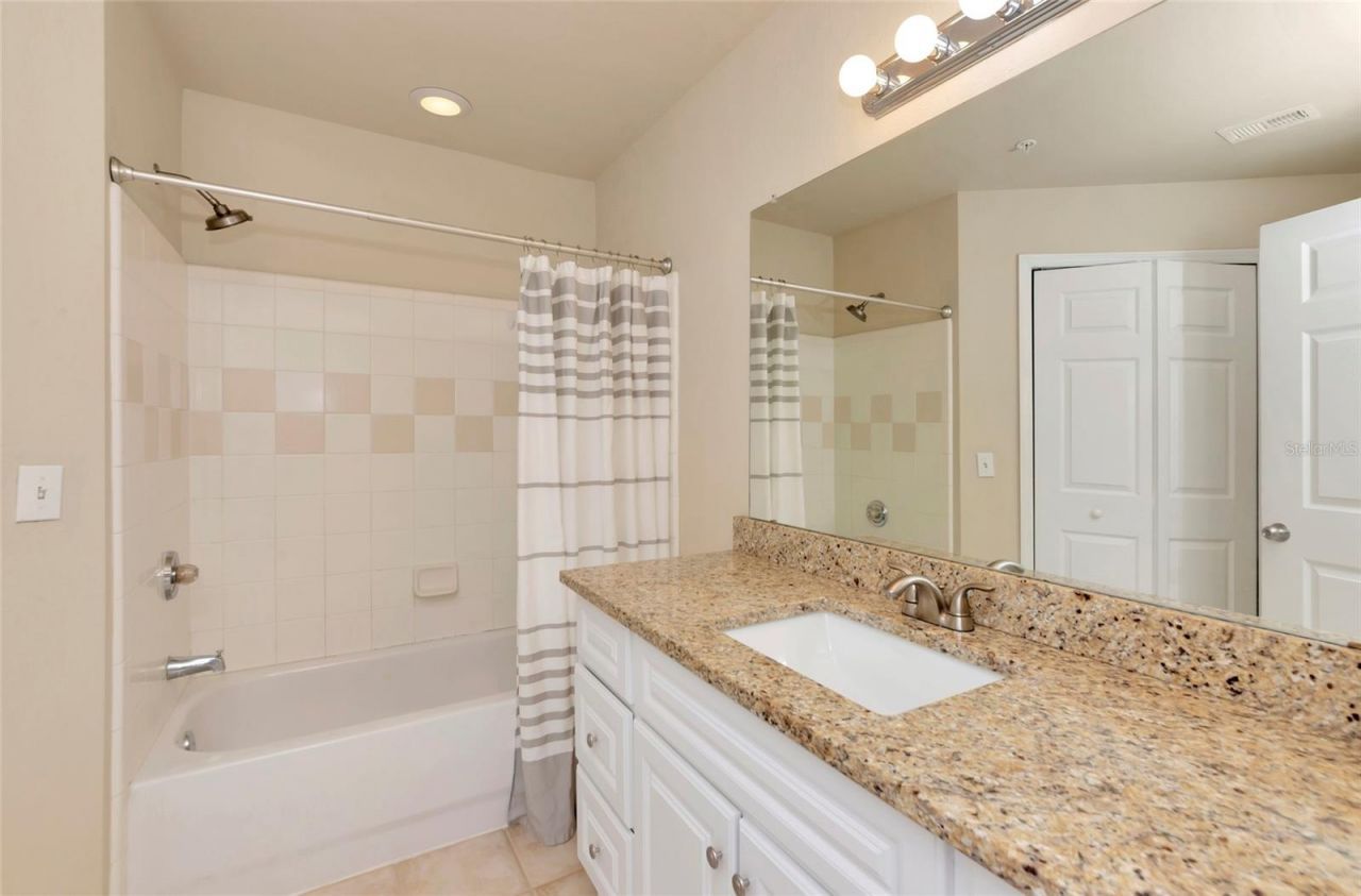 5560 Rosehill Road, Unit 201, Sarasota, FL 34233 Photo