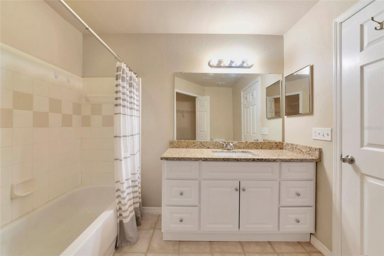 5560 Rosehill Road, Unit 201, Sarasota, FL 34233 Photo