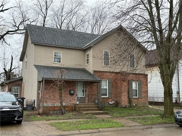 140 School Street , Elyria, OH 44035