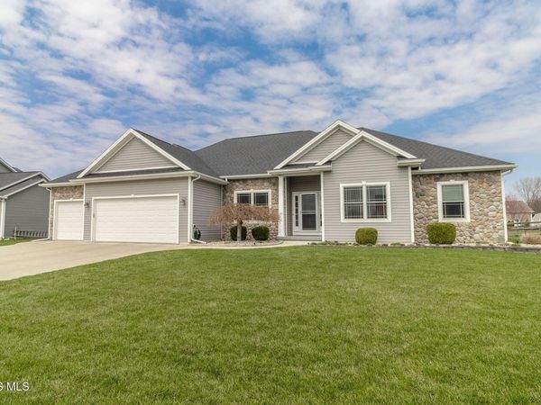 6376 Whitehouse Valley Drive, Whitehouse, OH 43571