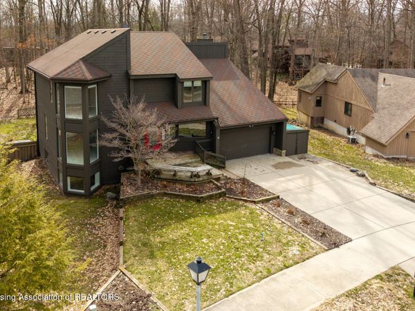 6101 Oak Park Trail, Haslett, MI 48840