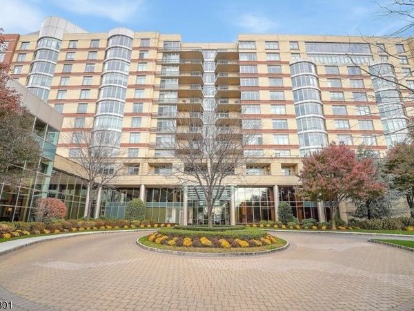 8100 River Rd, North Bergen, NJ 07047