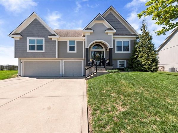 1910 Prairie Clover Road, Greenwood, MO 64034