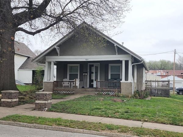 905 Parallel Street, Atchison, KS 66002