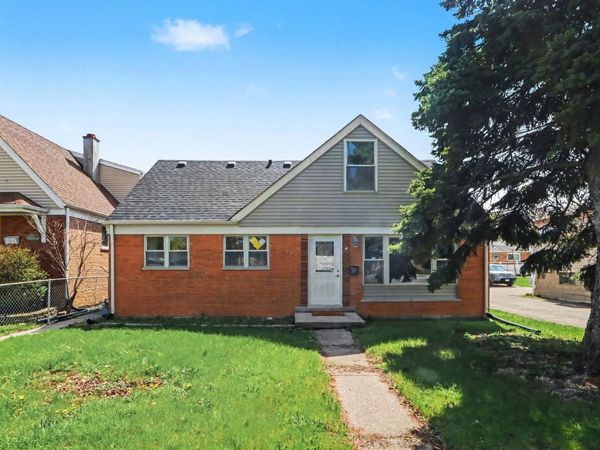 5743 W 79th Street, Burbank, IL 60459