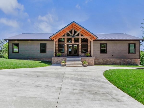 1055 Hunters Landing Ln , Smithville, TN 37166