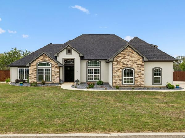 498 DOUBLE GATE RD, Castroville, TX 78009