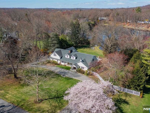 240 Green Ridge Road, FRANKLIN LAKES, NJ 07417