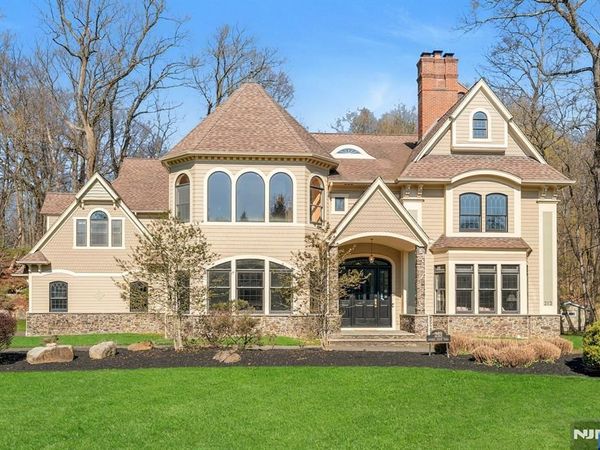 213 Stokes Farm Road, FRANKLIN LAKES, NJ 07417