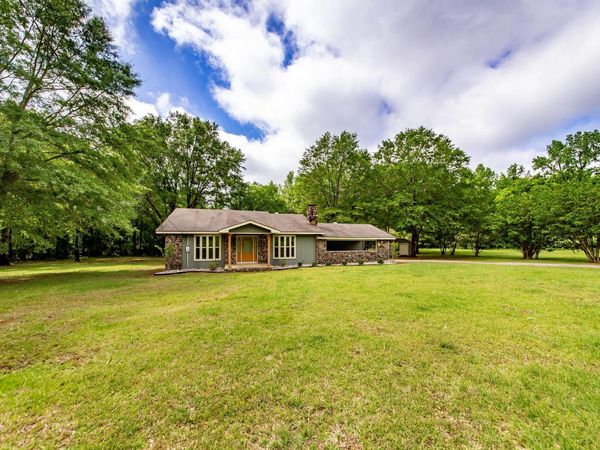 1491 SOUTHFORK Road, Gurdon, AR 71743