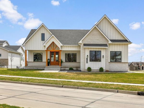 17530 Townsend Drive, Clive, IA 50325