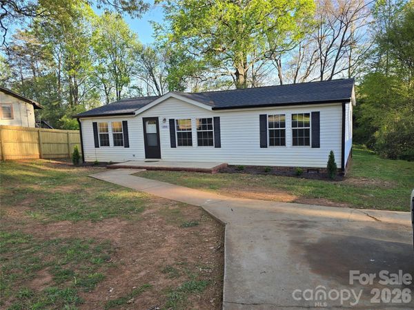 1731 Lakeview Drive, Statesville, NC 28677