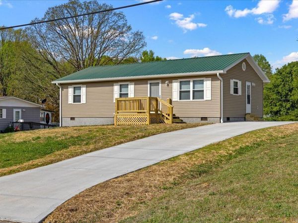 400 N Iowa Avenue, Etowah, TN 37331
