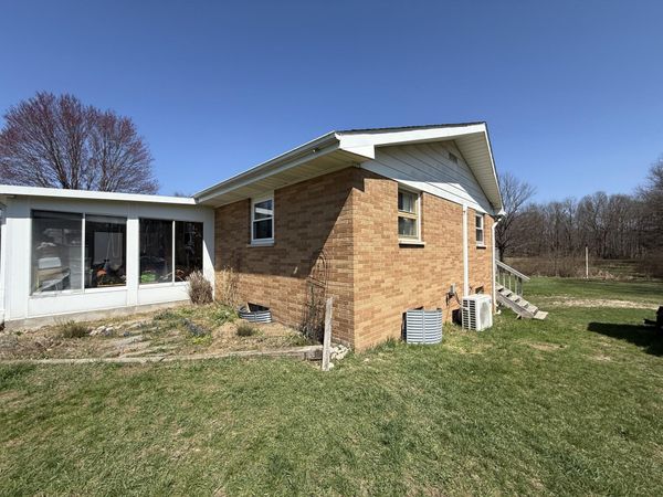 5747 W B Avenue, Plainwell, MI 49080