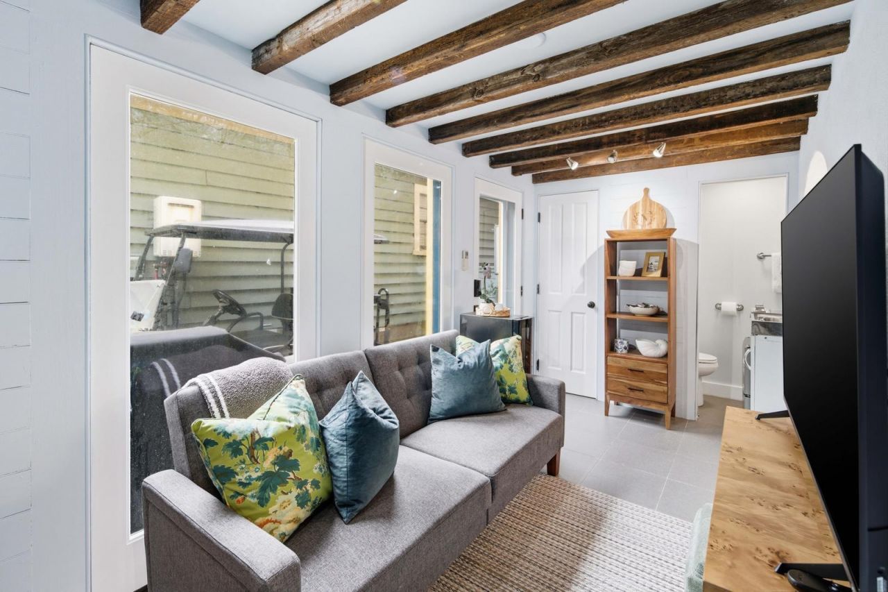 26 Catfiddle Street Photo 6