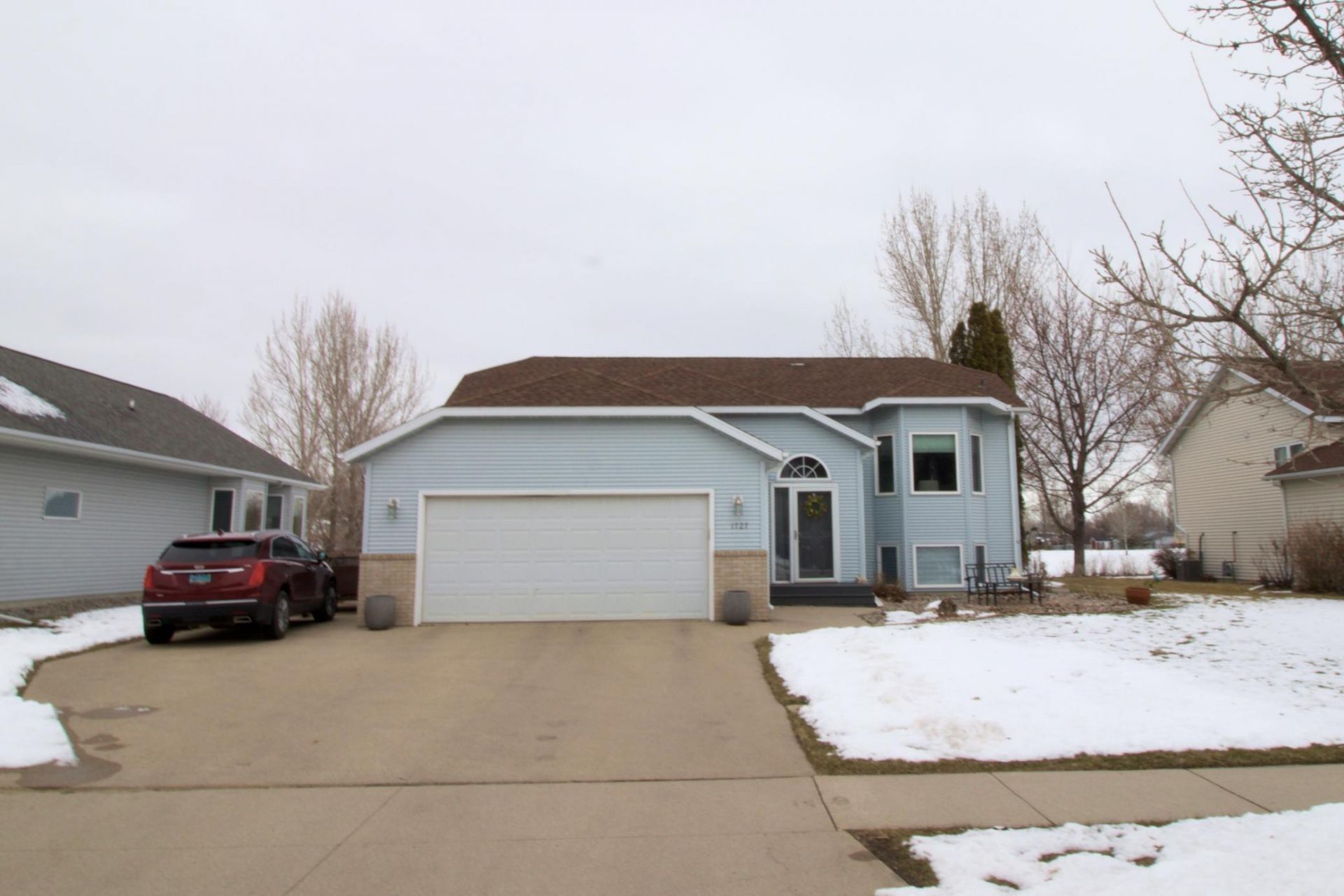 1727 37th Avenue S primary photo