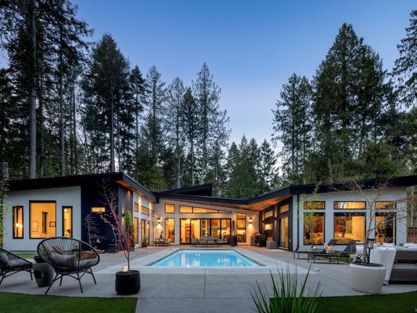 867 Bradley Dyne Rd, North Saanich, BC V8L 5H1