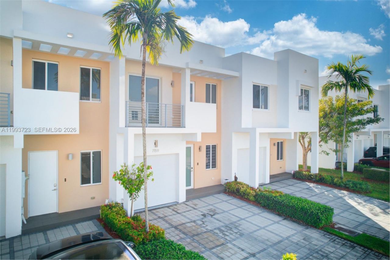 7159 NW 102nd Place, Doral, FL 33178 Photo