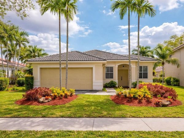 1877 Aspen Ln, Weston, FL 33327