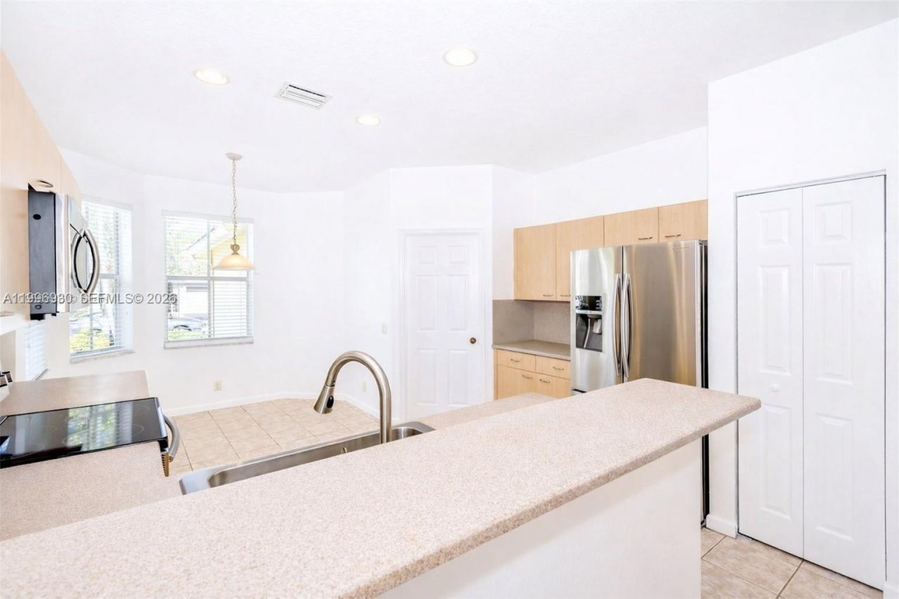 1877 Aspen Ln, Weston, FL 33327 Photo