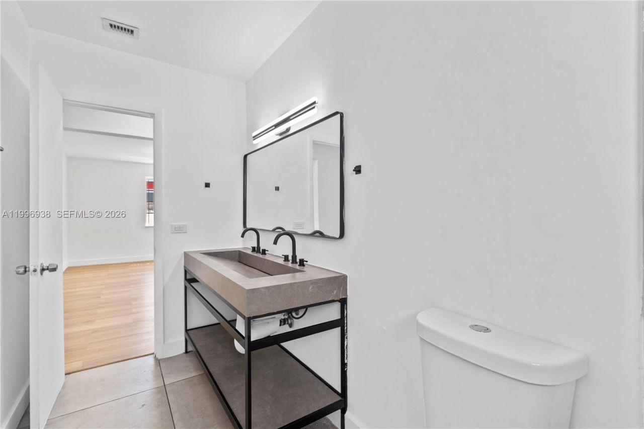 361 E 39th St, Unit 1, Hialeah, FL 33013 Photo