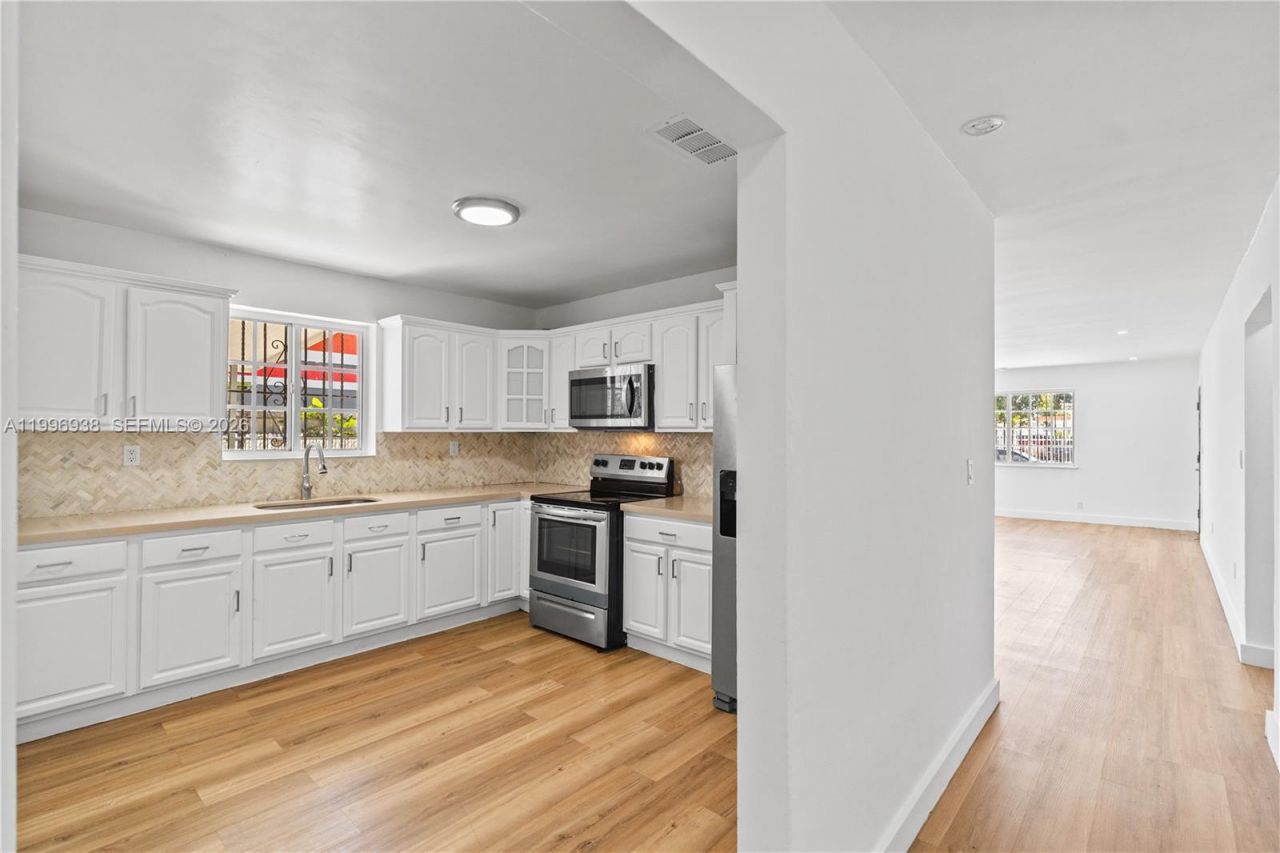 361 E 39th St, Unit 1, Hialeah, FL 33013 Photo