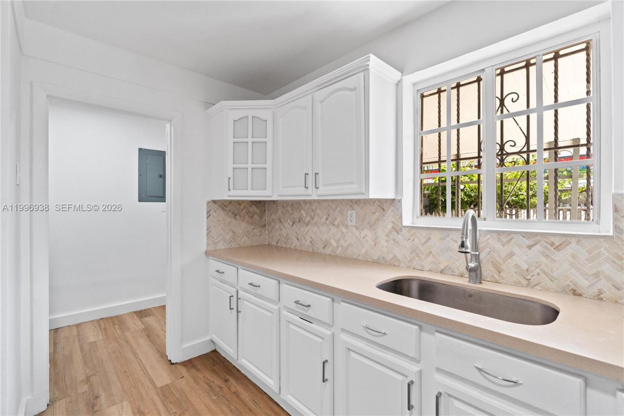 361 E 39th St, Unit 1, Hialeah, FL 33013 Photo