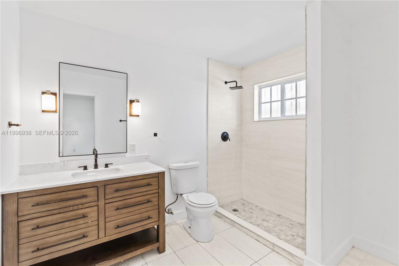 361 E 39th St, Unit 1, Hialeah, FL 33013 Photo