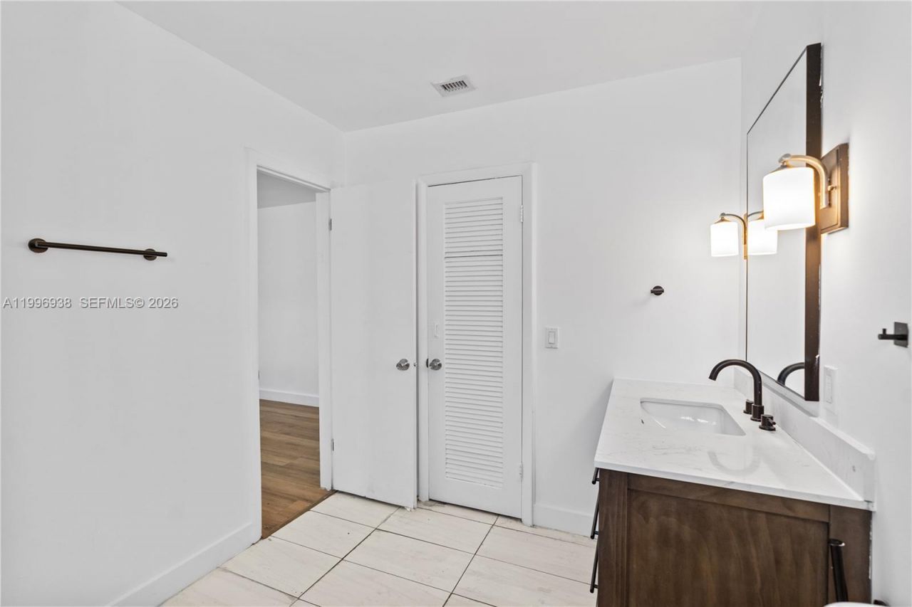 361 E 39th St, Unit 1, Hialeah, FL 33013 Photo