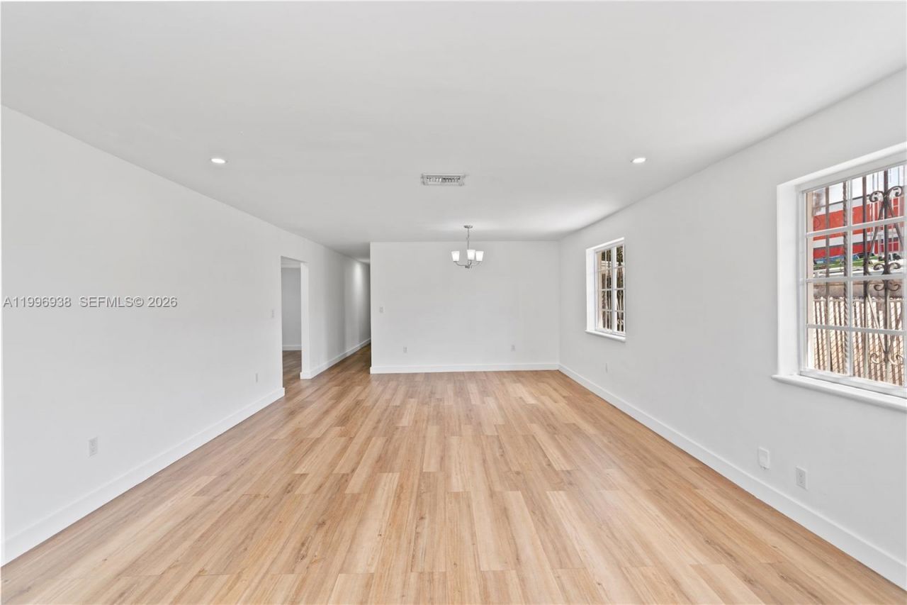 361 E 39th St, Unit 1, Hialeah, FL 33013 Photo
