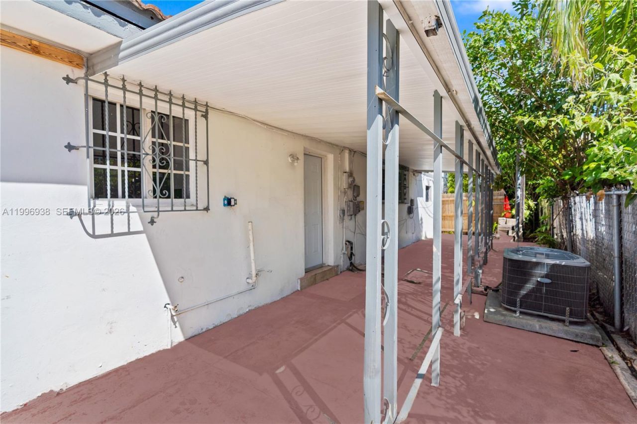 361 E 39th St, Unit 1, Hialeah, FL 33013 Photo