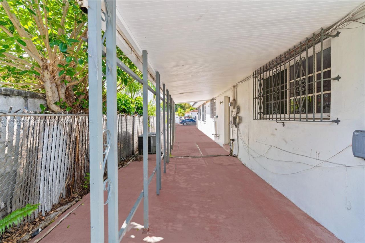 361 E 39th St, Unit 1, Hialeah, FL 33013 Photo