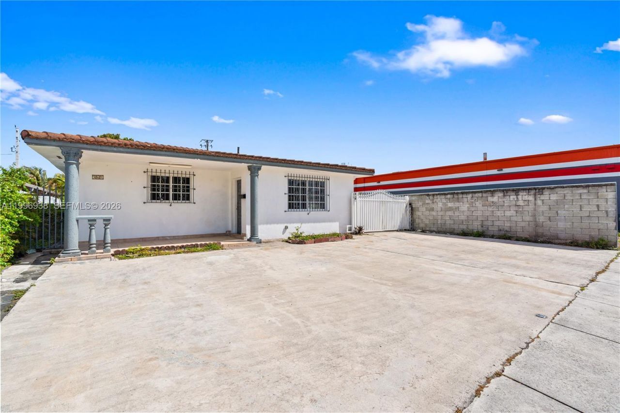 361 E 39th St, Unit 1, Hialeah, FL 33013 Photo