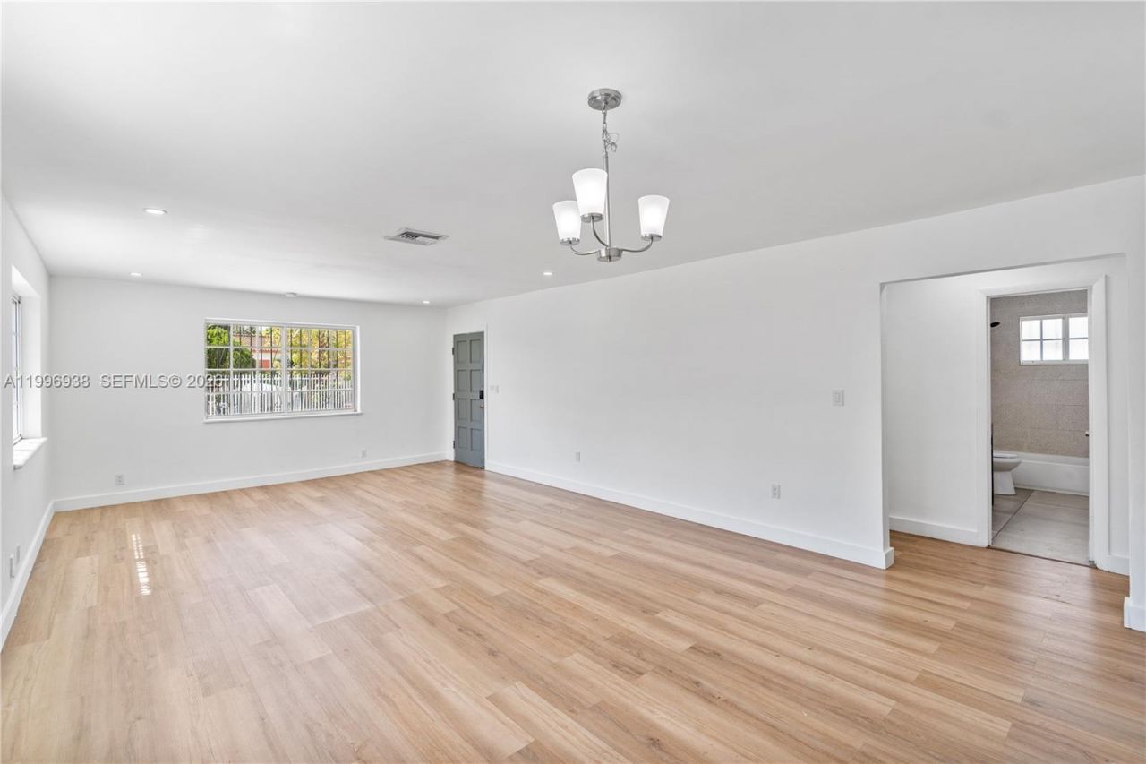 361 E 39th St, Unit 1, Hialeah, FL 33013 Photo