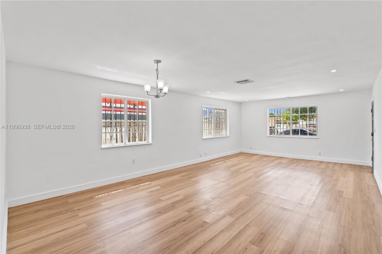 361 E 39th St, Unit 1, Hialeah, FL 33013 Photo