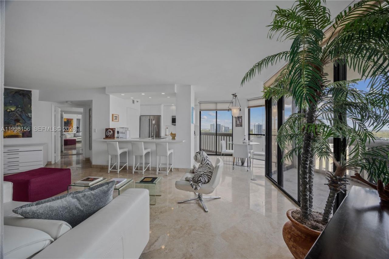 1000 W Island Blvd, Unit 1910, Aventura, FL 33160 Photo