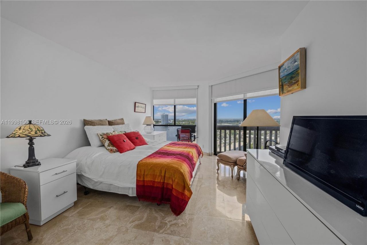 1000 W Island Blvd, Unit 1910, Aventura, FL 33160 Photo